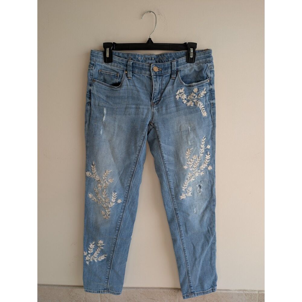 White House Black Market Girlfriend Jeans 4P Floral Embroidered Distressed Denim